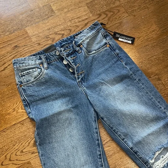 Blank NYC “The Madison Crop”. Brand new with tags. Size 25 - Picture 2 of 6